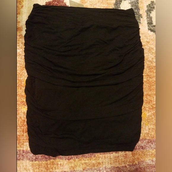 Really flattering! Anthropologie Leifsdottir Black Ruffled Ruched Skirt Sz 8 - Picture 3 of 7